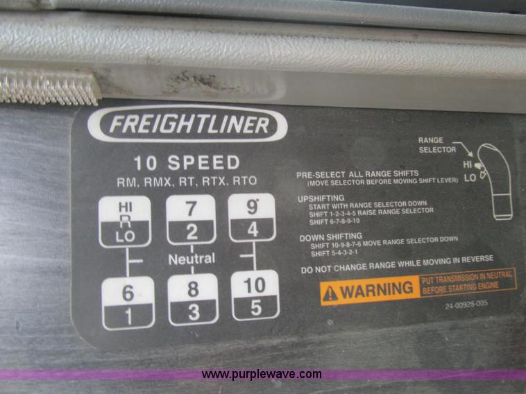 image for item K1393 2007 Freightliner Columbia semi truck