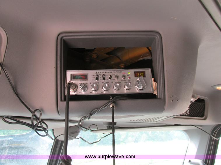 image for item K1393 2007 Freightliner Columbia semi truck