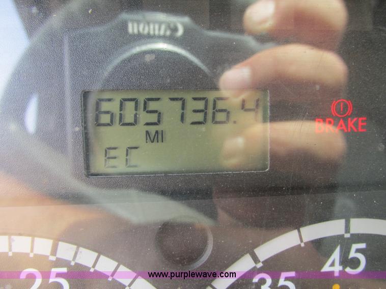 image for item K1393 2007 Freightliner Columbia semi truck