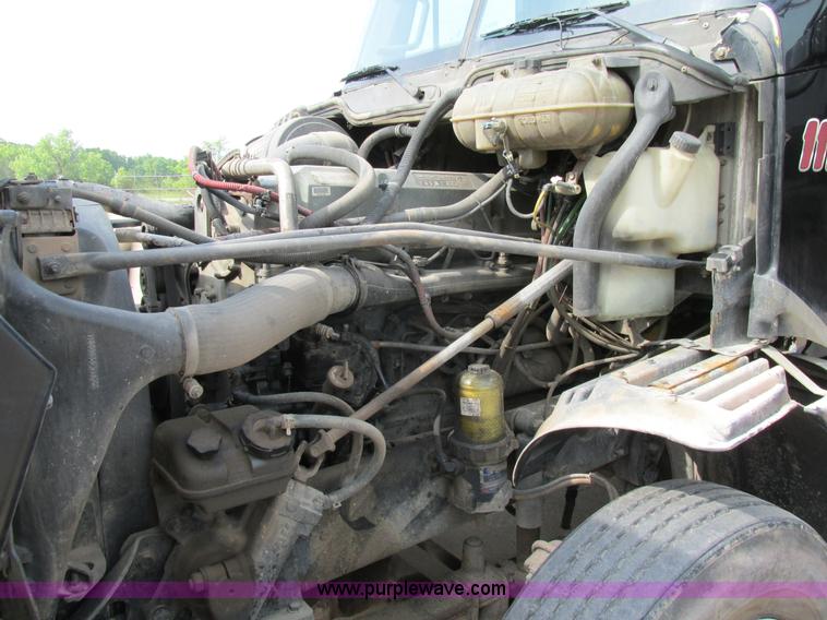 image for item K1393 2007 Freightliner Columbia semi truck