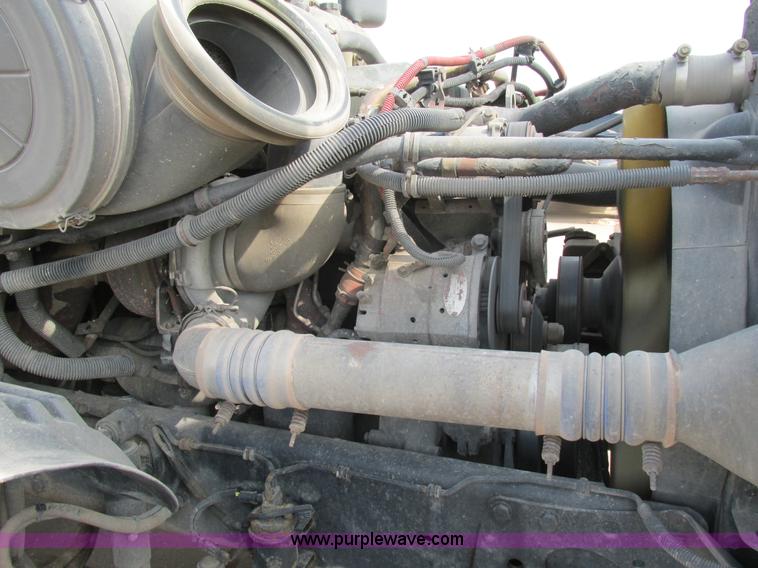 image for item K1393 2007 Freightliner Columbia semi truck