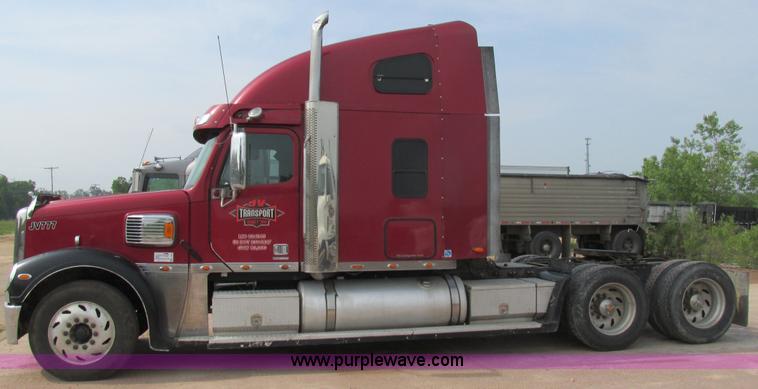 image for item K1394 2003 Freightliner Coronado semi truck