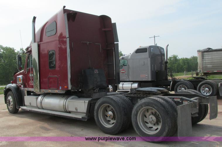 image for item K1394 2003 Freightliner Coronado semi truck