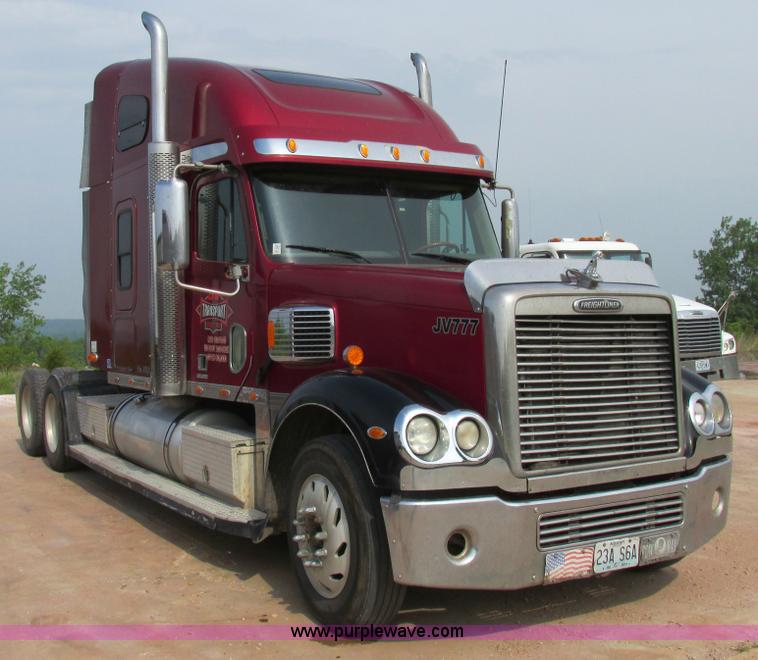 image for item K1394 2003 Freightliner Coronado semi truck
