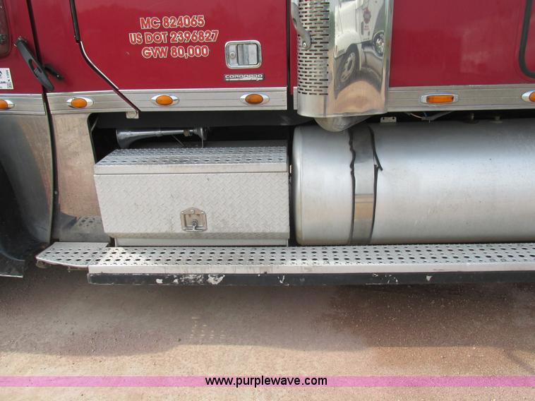 image for item K1394 2003 Freightliner Coronado semi truck