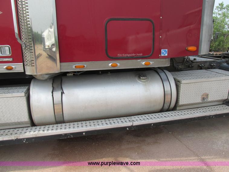 image for item K1394 2003 Freightliner Coronado semi truck