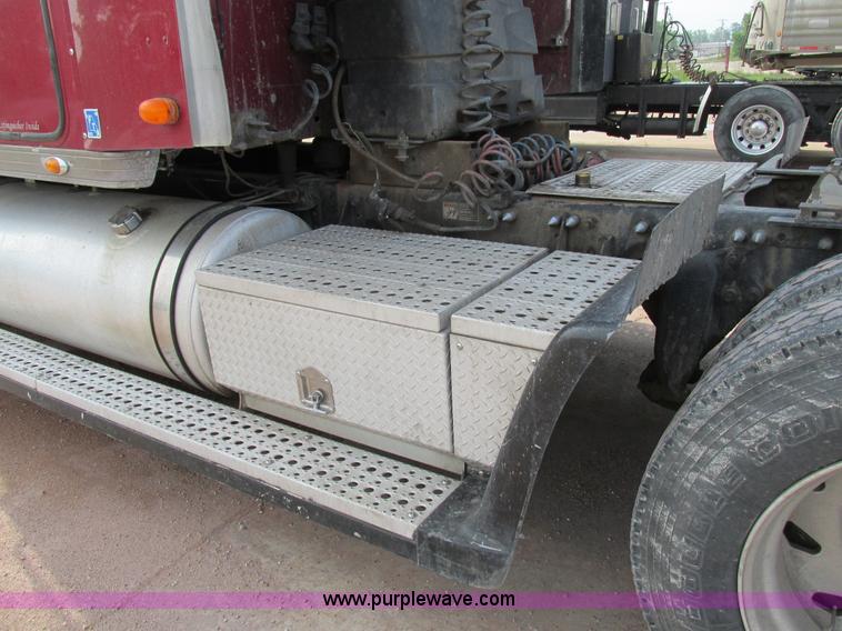 image for item K1394 2003 Freightliner Coronado semi truck