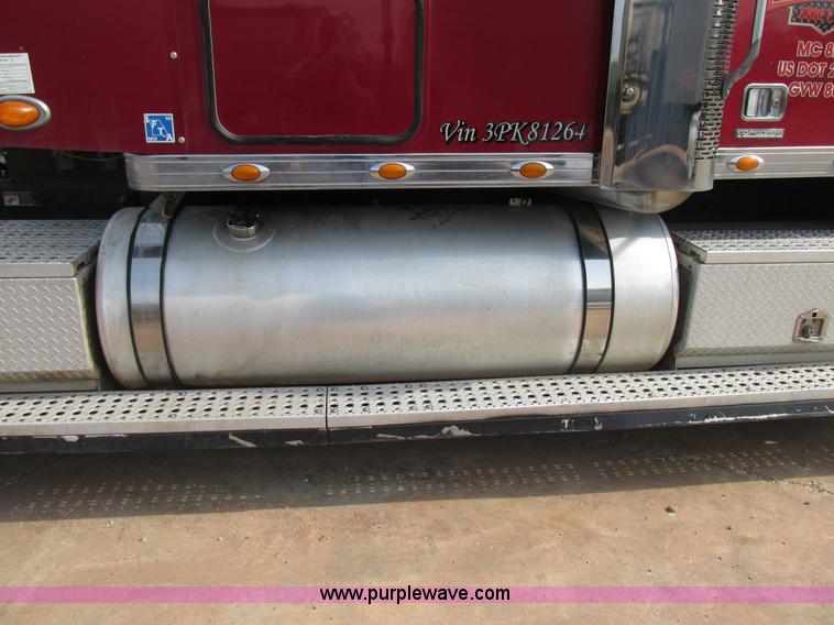 image for item K1394 2003 Freightliner Coronado semi truck