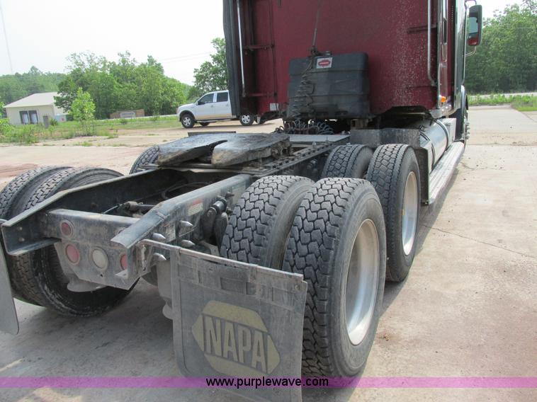 image for item K1394 2003 Freightliner Coronado semi truck