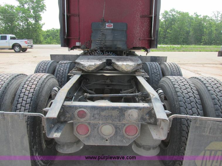 image for item K1394 2003 Freightliner Coronado semi truck