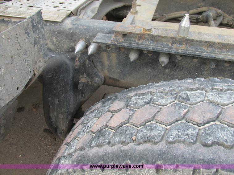 image for item K1394 2003 Freightliner Coronado semi truck