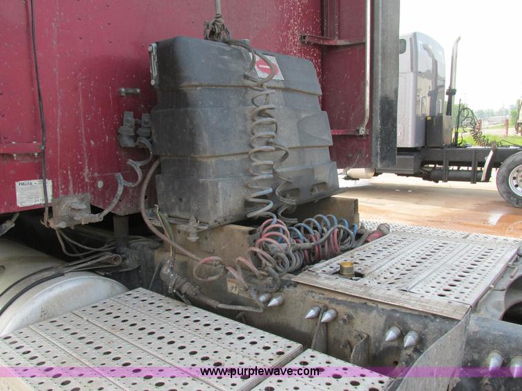 image for item K1394 2003 Freightliner Coronado semi truck