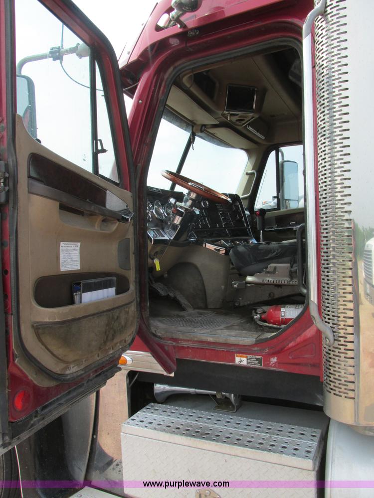 image for item K1394 2003 Freightliner Coronado semi truck