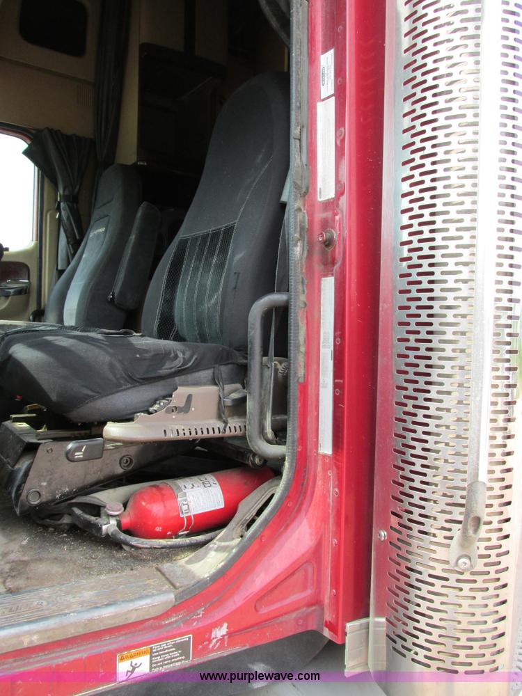 image for item K1394 2003 Freightliner Coronado semi truck