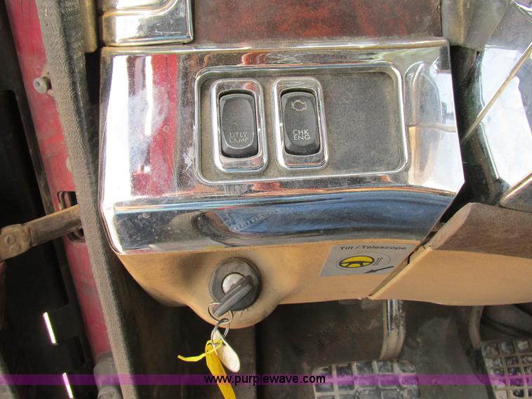 image for item K1394 2003 Freightliner Coronado semi truck