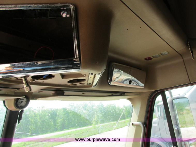 image for item K1394 2003 Freightliner Coronado semi truck