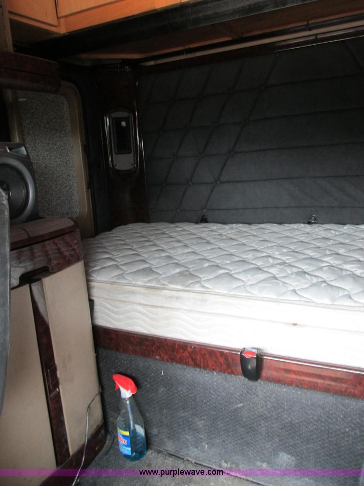 image for item K1394 2003 Freightliner Coronado semi truck