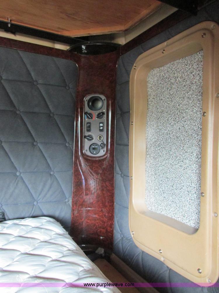 image for item K1394 2003 Freightliner Coronado semi truck