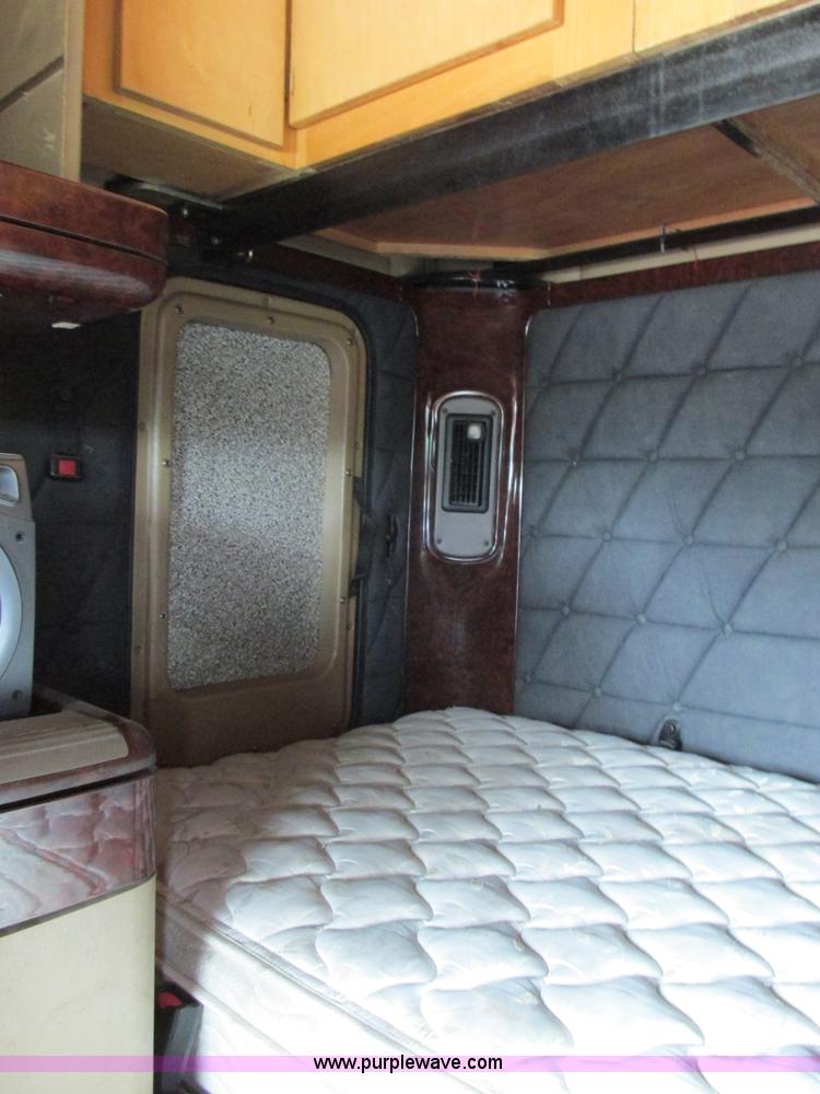 image for item K1394 2003 Freightliner Coronado semi truck