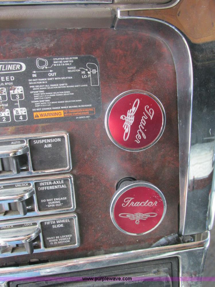 image for item K1394 2003 Freightliner Coronado semi truck