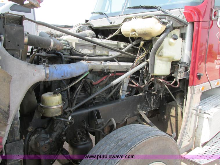 image for item K1394 2003 Freightliner Coronado semi truck