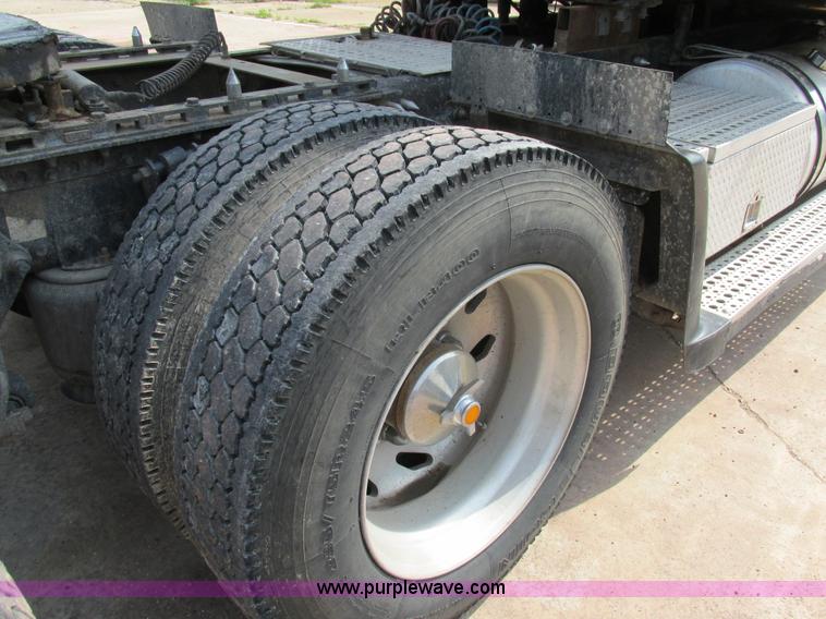 image for item K1394 2003 Freightliner Coronado semi truck