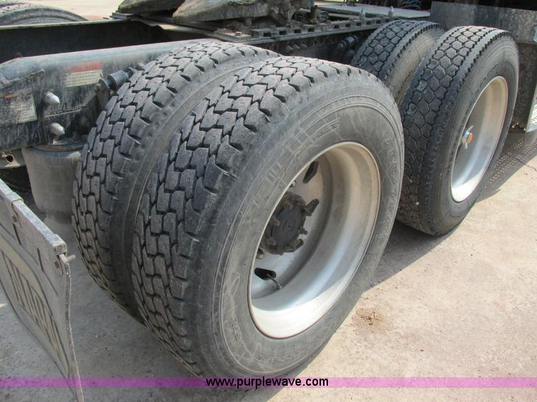 image for item K1394 2003 Freightliner Coronado semi truck