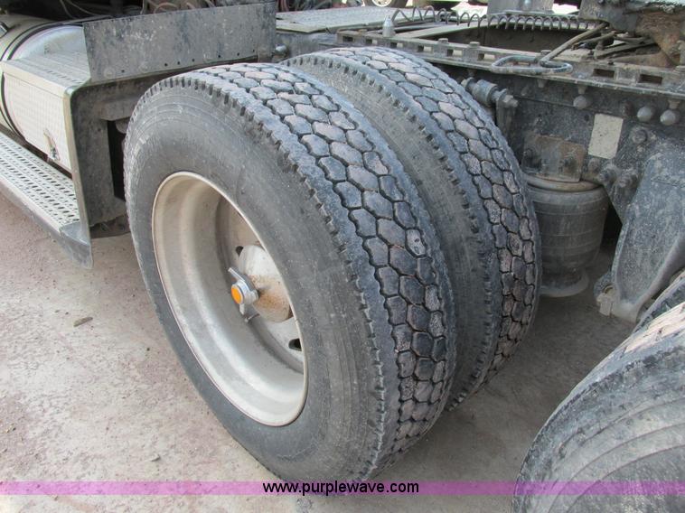 image for item K1394 2003 Freightliner Coronado semi truck