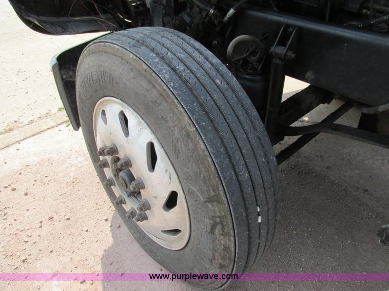 image for item K1394 2003 Freightliner Coronado semi truck