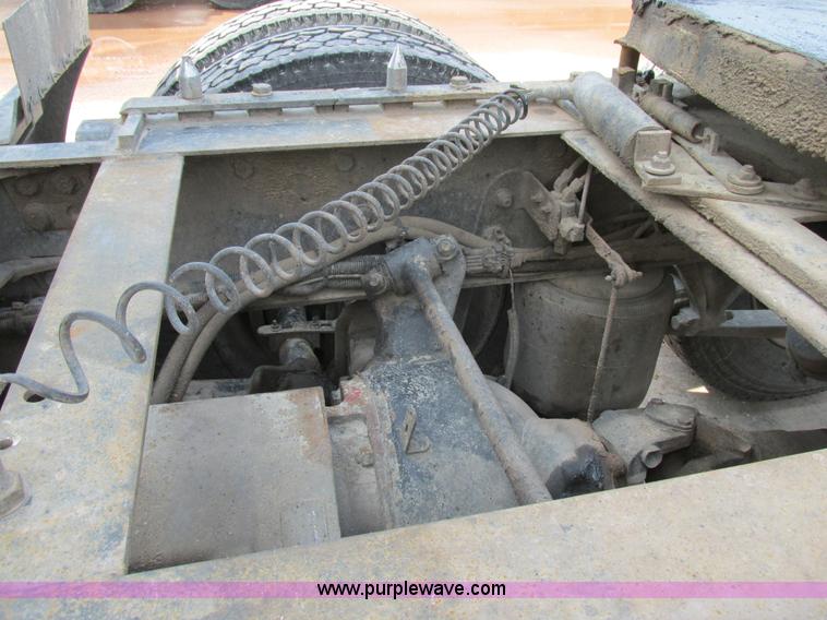 image for item K1394 2003 Freightliner Coronado semi truck