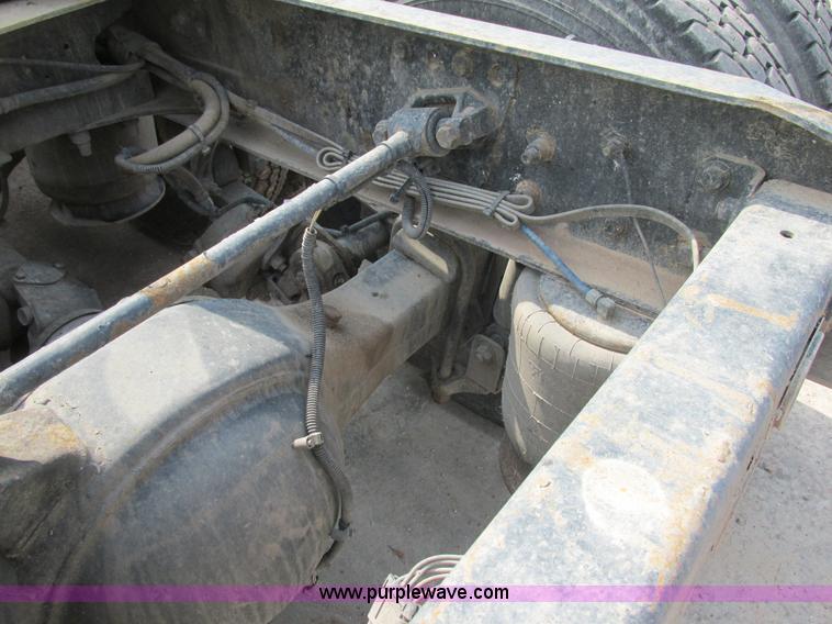 image for item K1394 2003 Freightliner Coronado semi truck