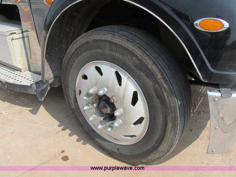 image for item K1394 2003 Freightliner Coronado semi truck