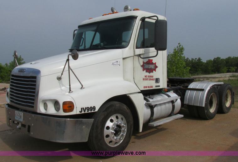 image for item K1395 2007 Freightliner ST120 semi truck