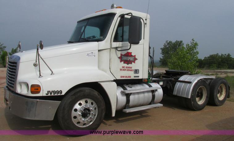 image for item K1395 2007 Freightliner ST120 semi truck