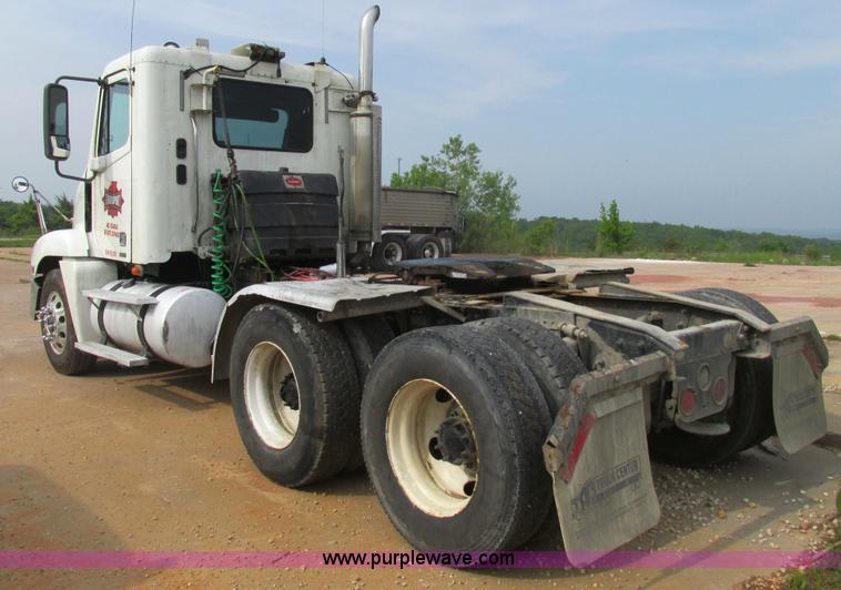 image for item K1395 2007 Freightliner ST120 semi truck