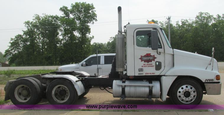 image for item K1395 2007 Freightliner ST120 semi truck