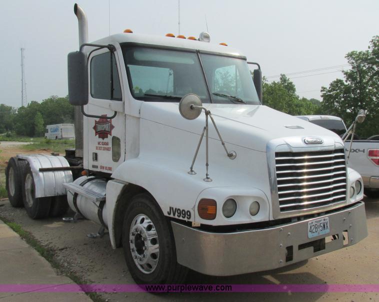 image for item K1395 2007 Freightliner ST120 semi truck