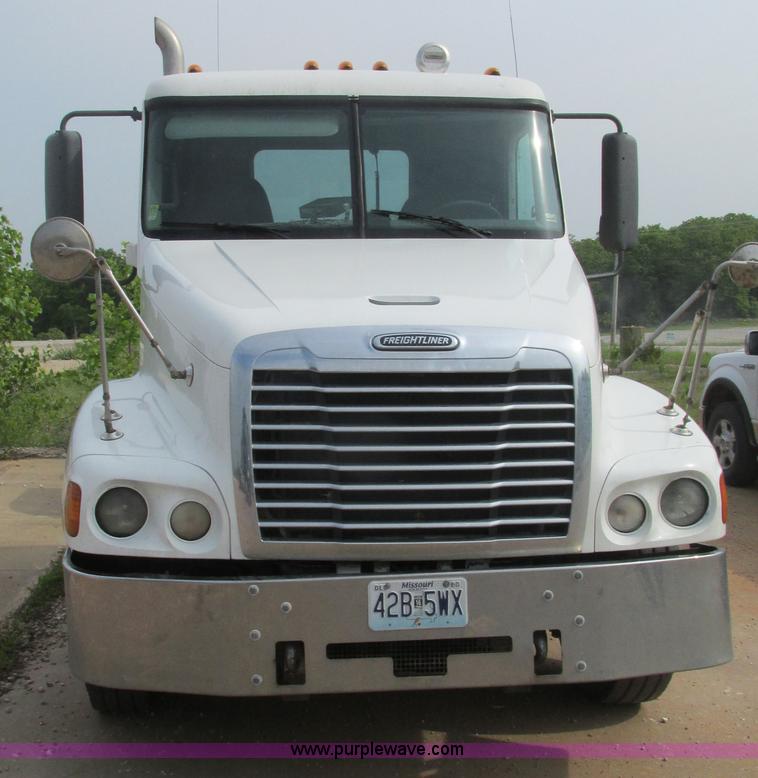 image for item K1395 2007 Freightliner ST120 semi truck