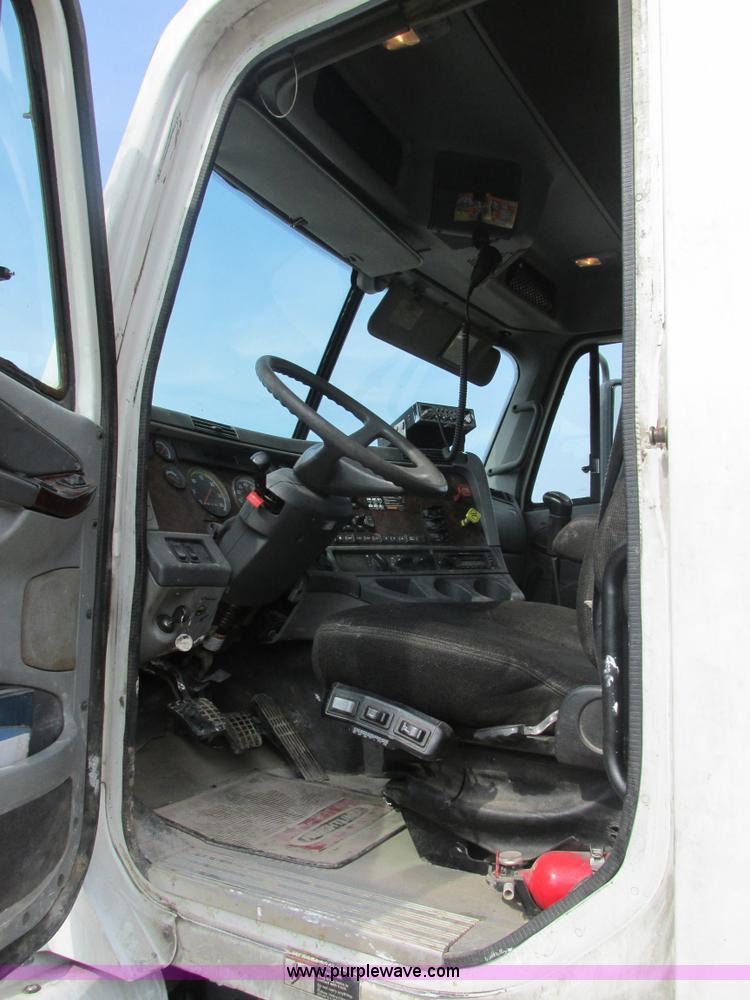 image for item K1395 2007 Freightliner ST120 semi truck