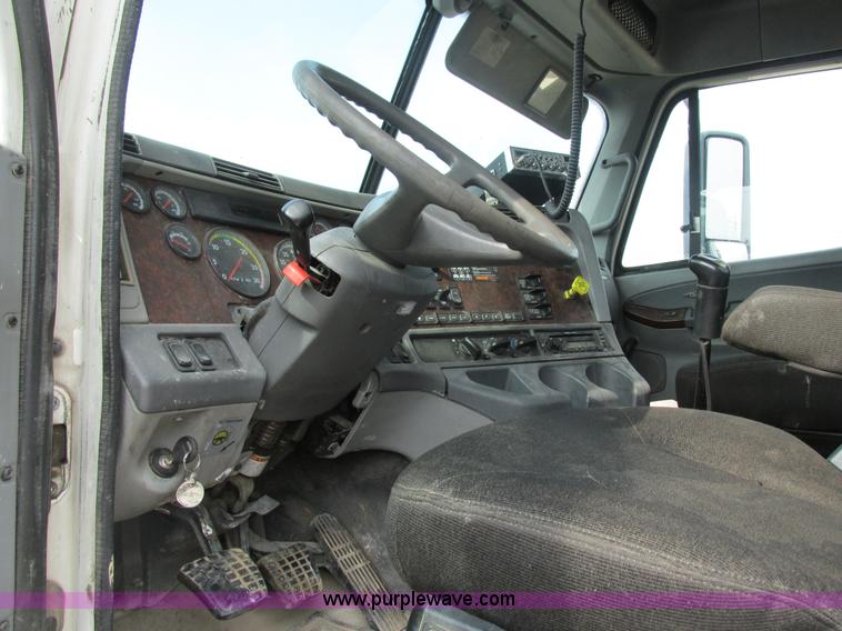 image for item K1395 2007 Freightliner ST120 semi truck