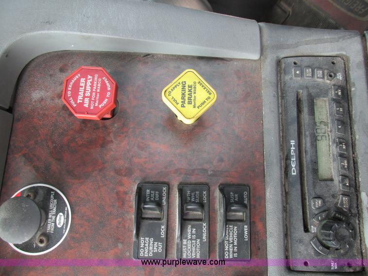 image for item K1395 2007 Freightliner ST120 semi truck