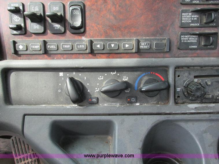 image for item K1395 2007 Freightliner ST120 semi truck