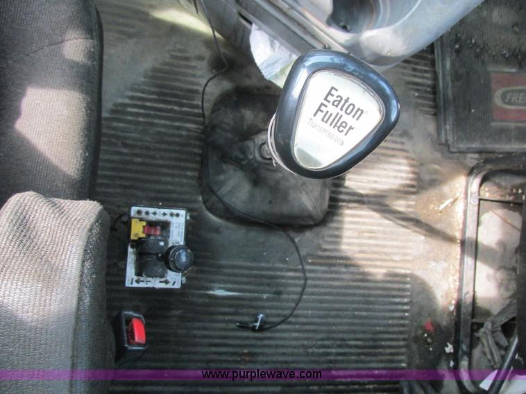 image for item K1395 2007 Freightliner ST120 semi truck