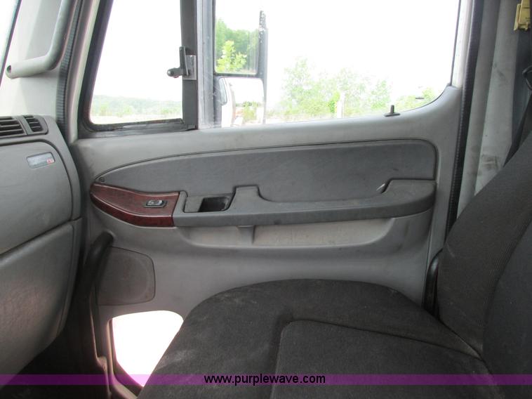 image for item K1395 2007 Freightliner ST120 semi truck