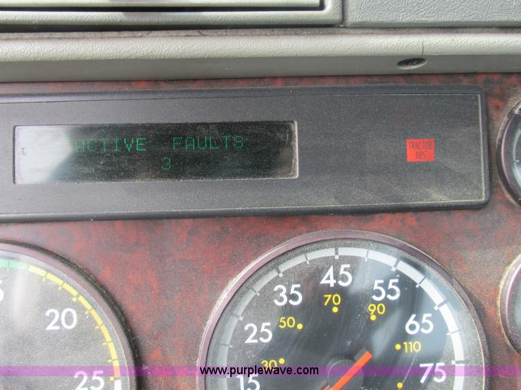 image for item K1395 2007 Freightliner ST120 semi truck