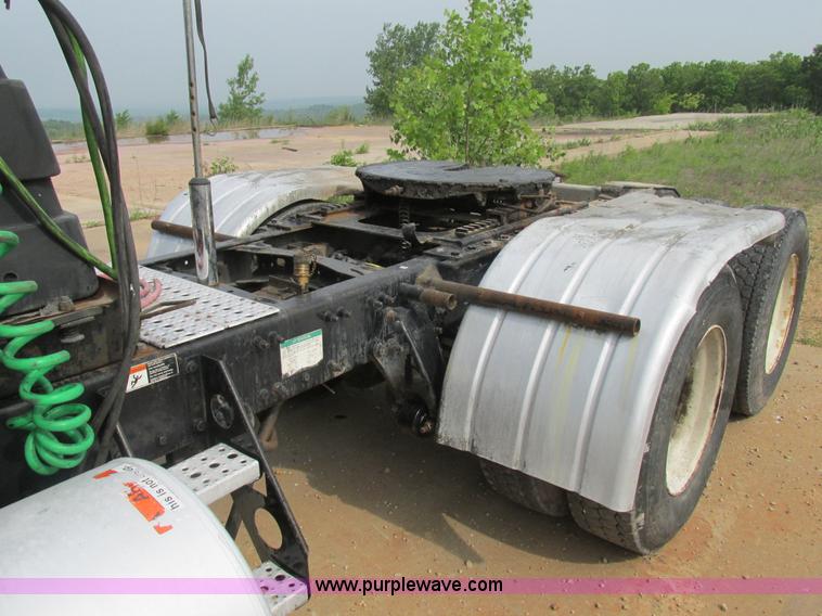 image for item K1395 2007 Freightliner ST120 semi truck