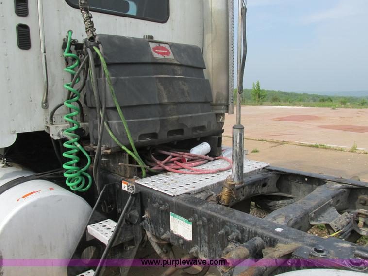 image for item K1395 2007 Freightliner ST120 semi truck