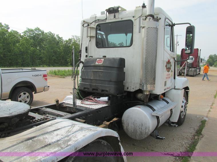 image for item K1395 2007 Freightliner ST120 semi truck