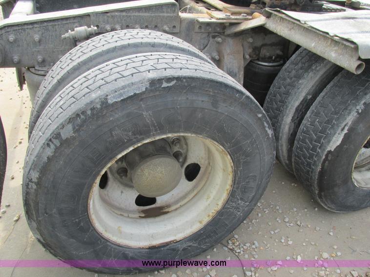 image for item K1395 2007 Freightliner ST120 semi truck