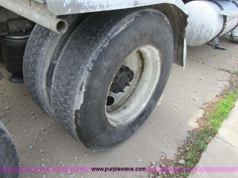 image for item K1395 2007 Freightliner ST120 semi truck